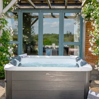 OSLO SPA rigide OSLO MSPA 6 personnes gris. 4 coussins. bâche incluse. hydromassages système