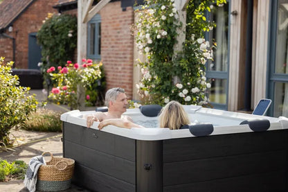 Spa semi-rigide OSLO MSpa 4 places 160x160cm avec wifi et 8 jets d'hydromassage