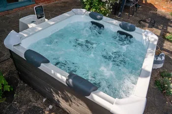 Spa semi-rigide OSLO MSpa 4 places 160x160cm avec wifi et 8 jets d'hydromassage
