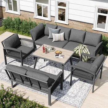 Mobilier de jardin avec finition bois, comprenant des coussins d'assise et des coussins de dossier, gris
